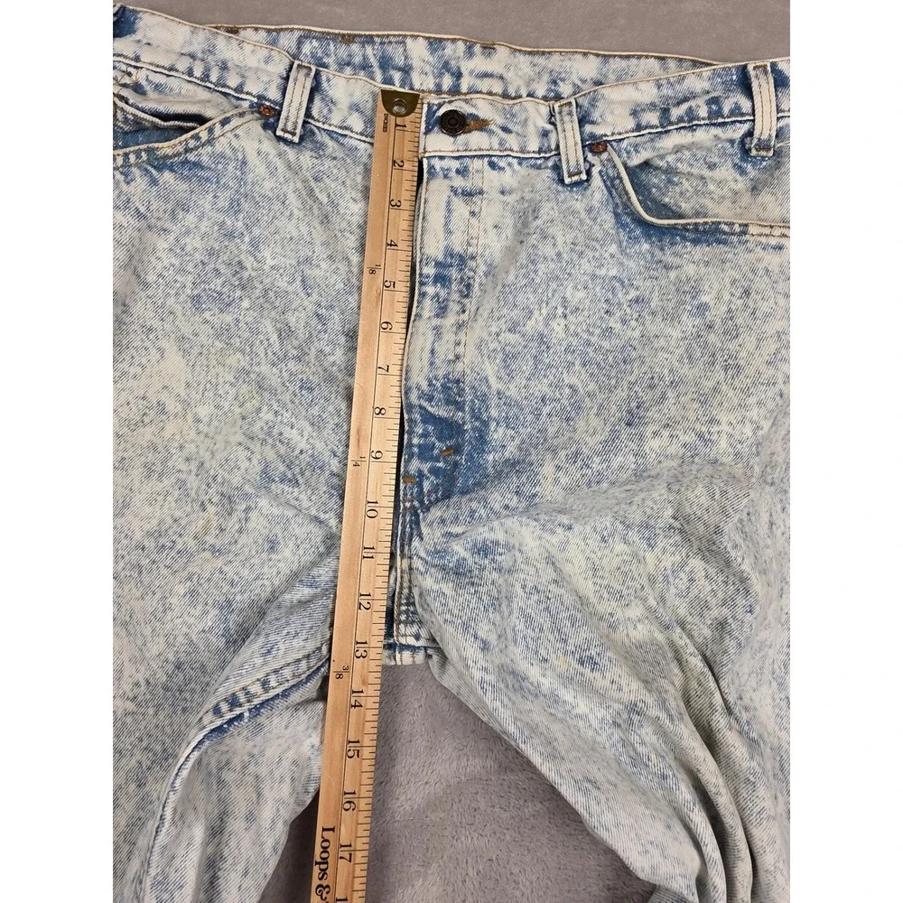 Levis has visible